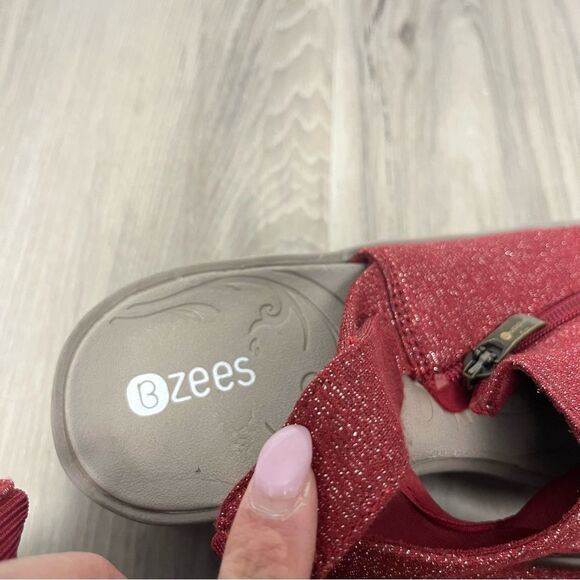 Bzees Sandals Women’s 10W Delicious Red and Tan Wedge Adjustable Strap - Picture 4 of 7